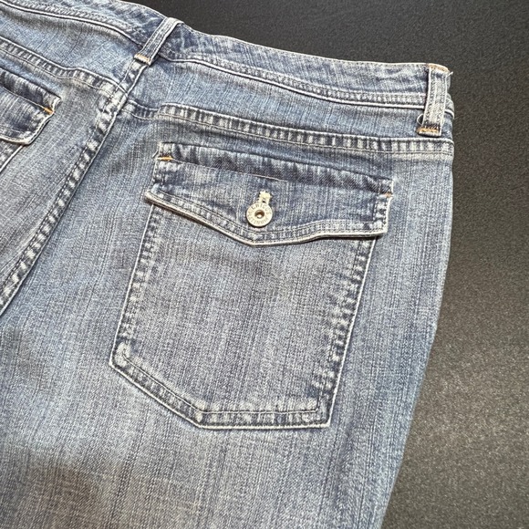 Chico's Platinum Denim Capri Pants Women's Size 2 Blue Faded Pockets Cropped - Picture 3 of 11